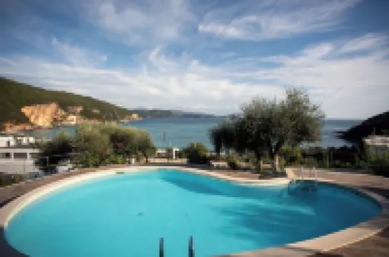 Enjoy Lichnos Bay Village, Camping, Hotel and Apartments