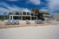 Boutique Gulf Front Condo w Panoramic Views & Amazing Sunsets Nightly.
