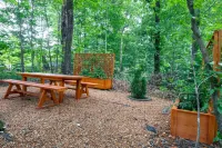 Biker's Haven: Cozy Tiny Home w/ Outdoor Lounge