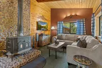 Cozy Cabin with Game Room and Outdoor Dining - Charming Mountain Escape Hotels in Heber