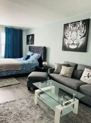 TOWNHOUSE🏠5BR/2BATH/2 FLOORS/ FREE PARKING/BBQ 🤩