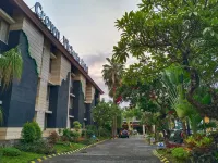 Crown Victoria Hotel Tulungagung Hotel dekat Prasasti Soka Panjerejo