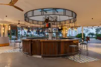 Four Points by Sheraton Bintan, Lagoi Bay - С баром