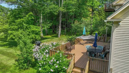 4 Bdr w/ Private Hot Tub, Backyard and Deck!
