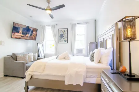 Fireflies In NYC, Cozy, Private & New