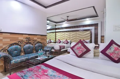 Hotel Glow Inn Paharganj-3 Mins Walk from New Delhi Railway Station Hotel in zona Laxmi Narayan Temple