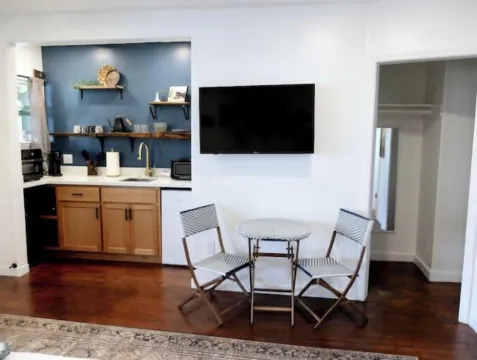 #11 Vintage Downtown Apt - Historic Mainstreet