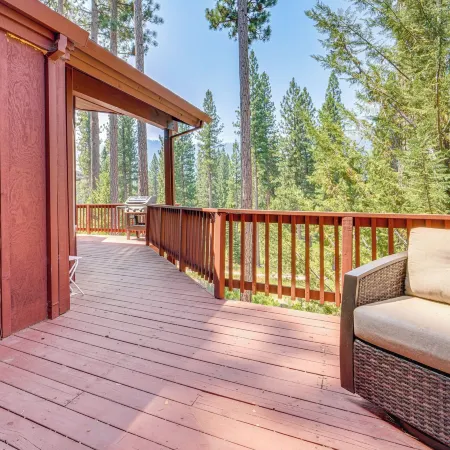 Golf and Mountain Views - Retreat in Clio