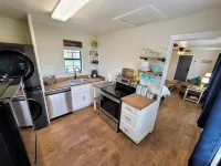 Beautiful Modern Farmhouse Studio Cottage! Hotels in Electra