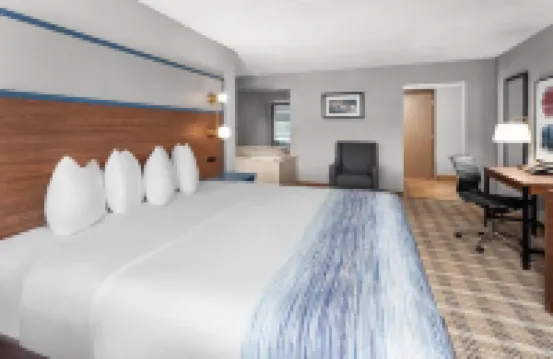 AmericInn & Suites By Wyndham Baraboo Event Center Hotels in Greenfield