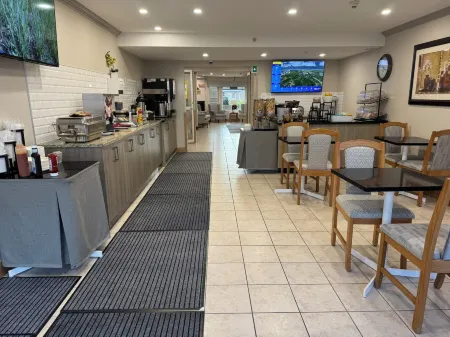 Western Budget Motel #1 Leduc/Nisku Отели в г. Ледук