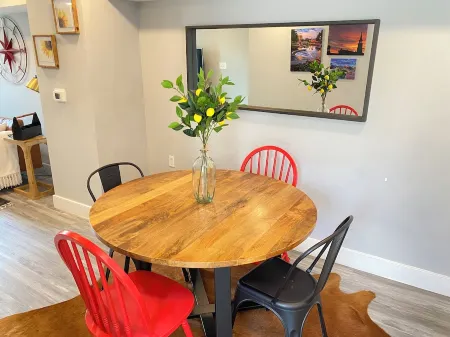 Chic Spacious Home 5 Mins To College & Frederick Health