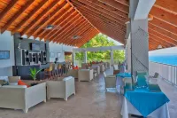 Perfect Paradise: Private Beach & Infinity Pool - parking