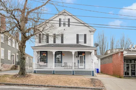 State & Hope St - On parade route. Close to water!