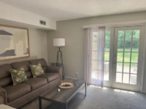 Ft Novosel 9 miles away.  Quiet 2-bedroom Townhouse in Enterprise with WiFi, AC