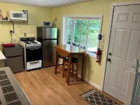 The Bungalow. Cedar shake cabin near Mount Bohemia, boat launch, beach. Private