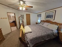 Mancelona Beer Garden, 20 Private Wooded Acres, 3Bed, 2 Bath, Sleeps 10
