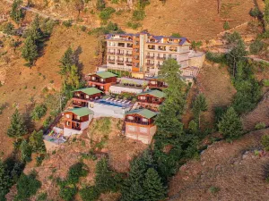 Justa Cliffend Resort & Spa, Mashobra