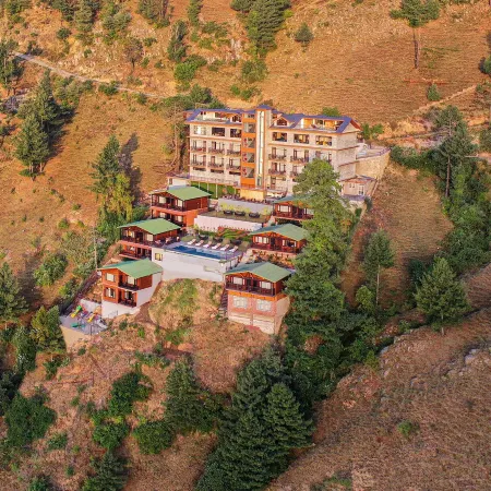 Justa Cliffend Resort & Spa, Mashobra