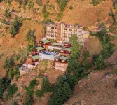 Justa Cliffend Resort & Spa, Mashobra