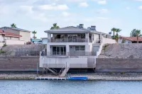Riverfront Oasis Guest House, one bedroom with dock