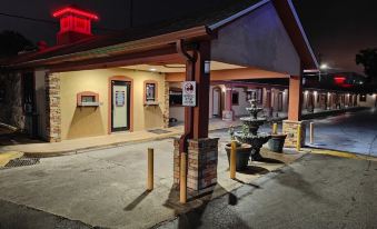 Deluxe Inn - Savannah