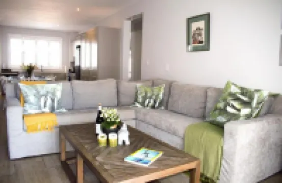 Modern, Spacious & Convenient apartment for 4