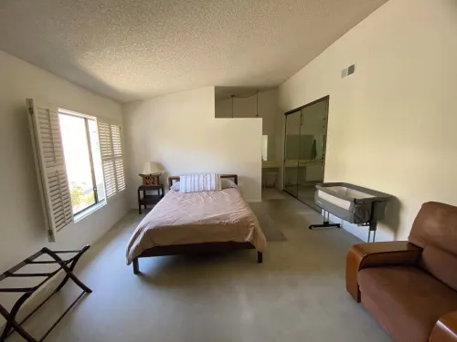 SPACIOUS 2-bed 2 bath condo w everything 2 car parking , near Metro ALL welcome