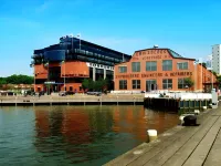 Quality Hotel 11 & Eriksbergshallen Hotel dekat Masthugget Church