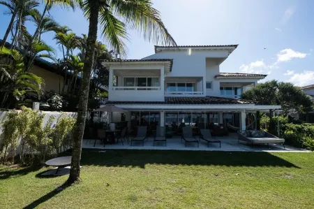 Casa de Condomínio com 7 Quartos em Condomínio Fechado