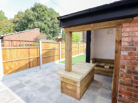 Family-Friendly Cosy Newly Renovated Home in Runcorn Cheshire Chester Liverpool