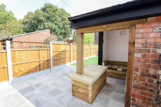 Family-Friendly Cosy Newly Renovated Home in Runcorn Cheshire Chester Liverpool