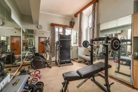 Azima Wellness Retreat Centre One Private Bedroom. Отели в г. Нгонг