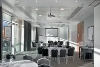 DoubleTree by Hilton Leeds City Centre - Business