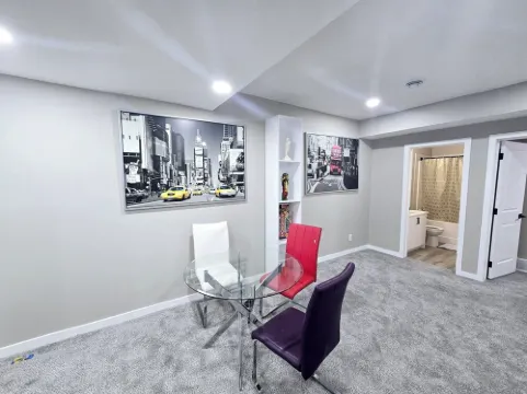 Private, Cozy, Lux, Spacious One Bedroom Suite