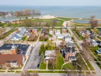 Port Clinton 4 Bdrm Luxury-2 blocks from beach - 4-Sterne