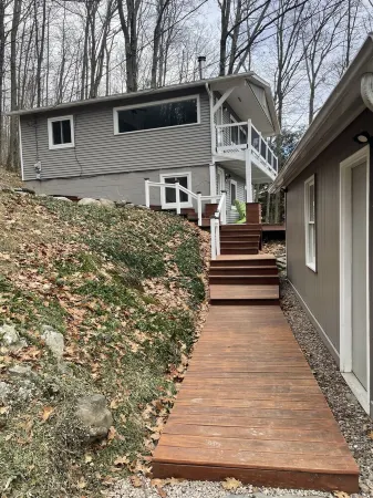 The HIllside Hideaway - See Stowe, Shop Williston, Dine Burlington! hot tub! Отели в г. Уиллистон