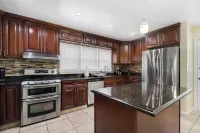 Spacious 4-bedroom house 3-bathroom with AC and WiFi in charming Mount Vernon Hotels in Mt Vernon