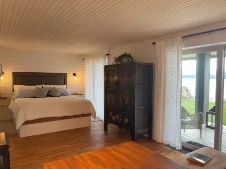 Island Alchemy Suite is a private little getaway with spectacular ocean views.