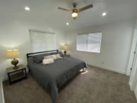 Mountain Lounge…TV, Wifi, Parking, + More!