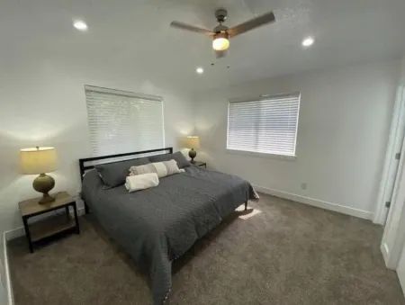 Mountain Lounge…TV, Wifi, Parking, + More! Отели рядом с достопримечательностью «Китайски ресторант "Китайски квартал"»