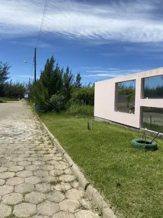 Casa de Veraneio Perto do mar Отели в г. Лагуна