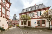 Vacation apartment with a direct view of the historic market in Heppenheim Hotels in Heppenheim