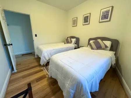 Entire apartment, Boston in 14min, Beach in 4min! Отели в г. Ревир