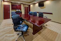 Hampton Inn & Suites Corsicana - Parkplatz