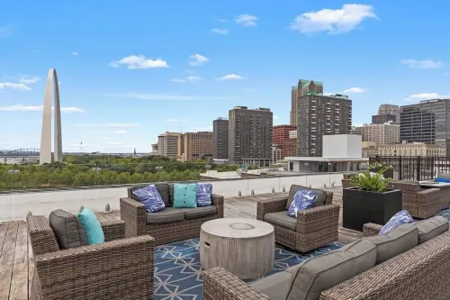 Archview Riverfront Loft – Walk to Stadium, Conventions & Casino - Gated Parking