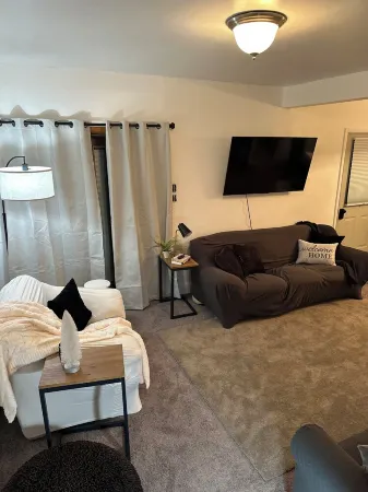 Tyrone Haven Entire 2 Bedroom House near Delgrosso Park