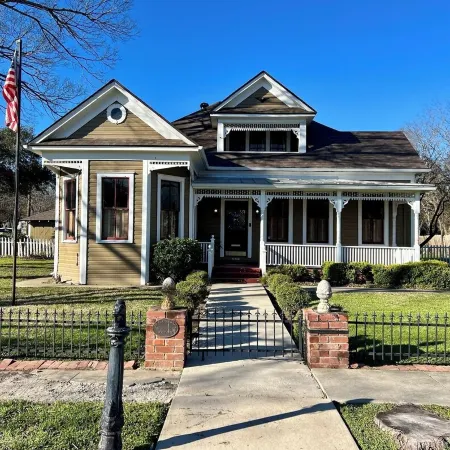 Historical Krezdorn House in the heart of Seguin!