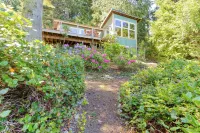 Serenity Pines by AvantStay Incredible Views Hotels near South Whidbey State Park