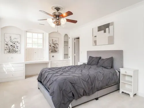 Spacious 4-bedroom house on Golf Course in charming Burlington.